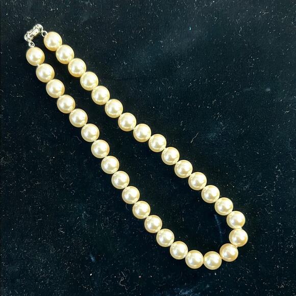 Elegant Cream faux Pearl Necklace large pearls - Picture 1 of 2